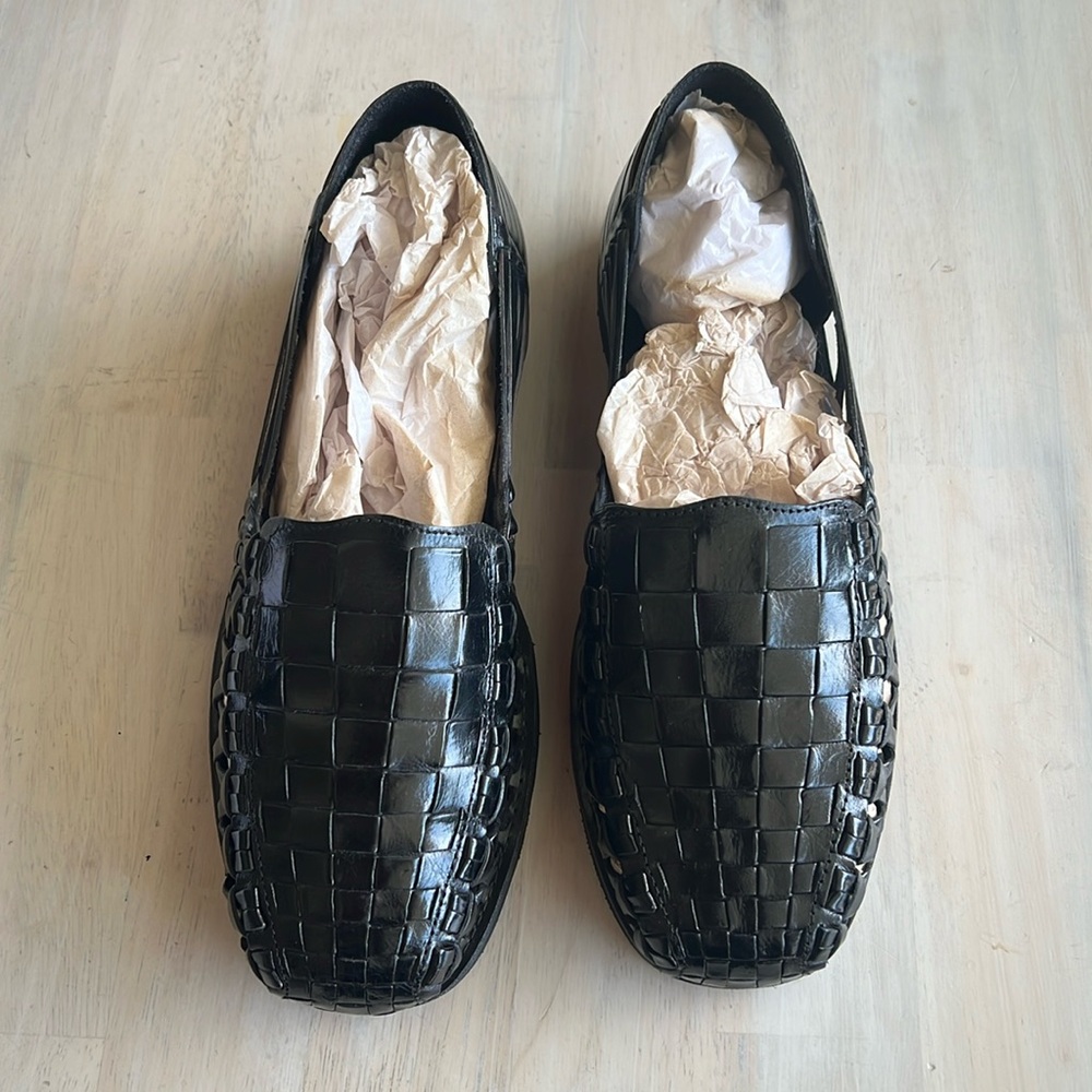 Brand new/never worn; Men’s 10.5 Tahiti black hurrache slip-on